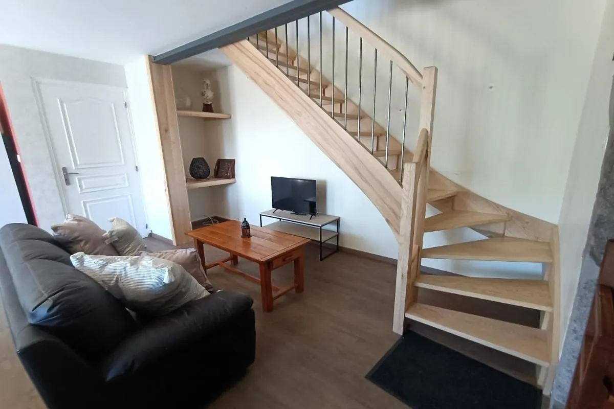 Gite 6 Personnes A Pailherols Saint-Clement  Saint-Clement (Cantal)