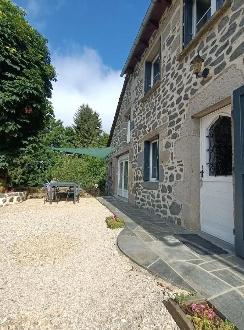 Gite 6 Personnes A Pailherols Saint-Clement  Saint-Clement (Cantal)
